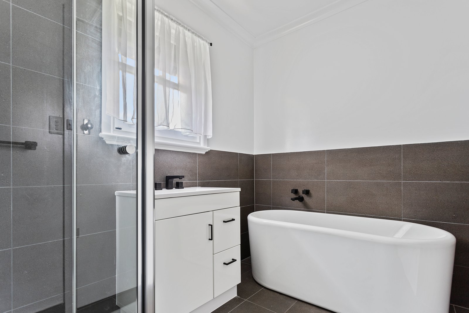 27 Wilson Street LONG GULLY 9