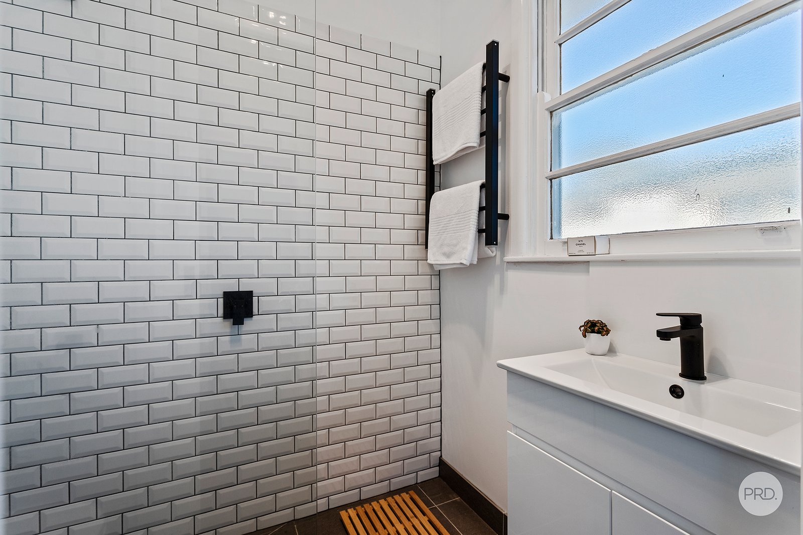27 Woolcock Avenue KANGAROO FLAT 8