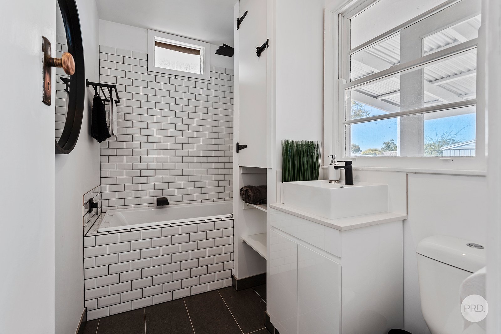 27 Woolcock Avenue KANGAROO FLAT 12