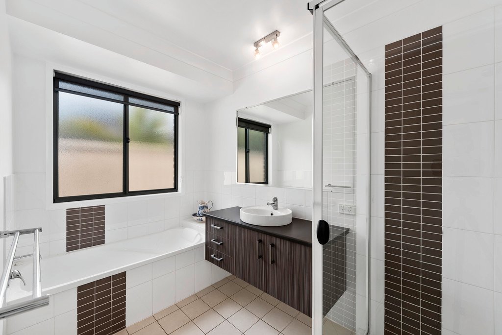 27 Worland Drive BOAMBEE EAST 4