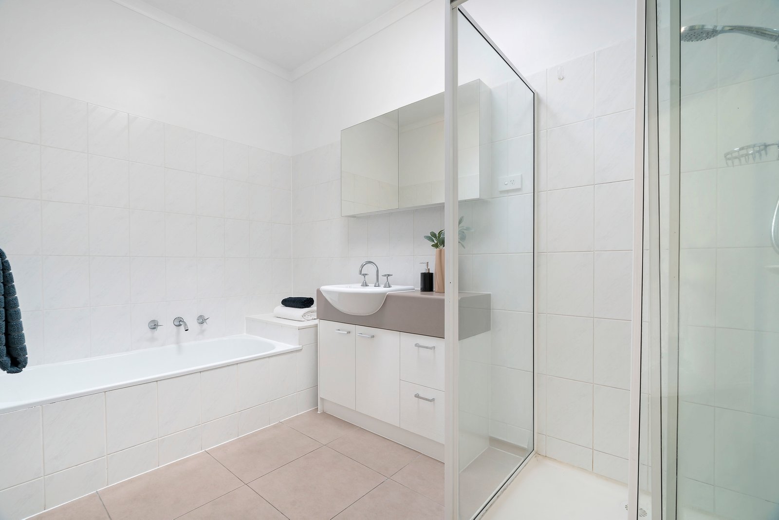 Real Estate and Property in 2/70-72 Whitmuir Road, Mckinnon, VIC