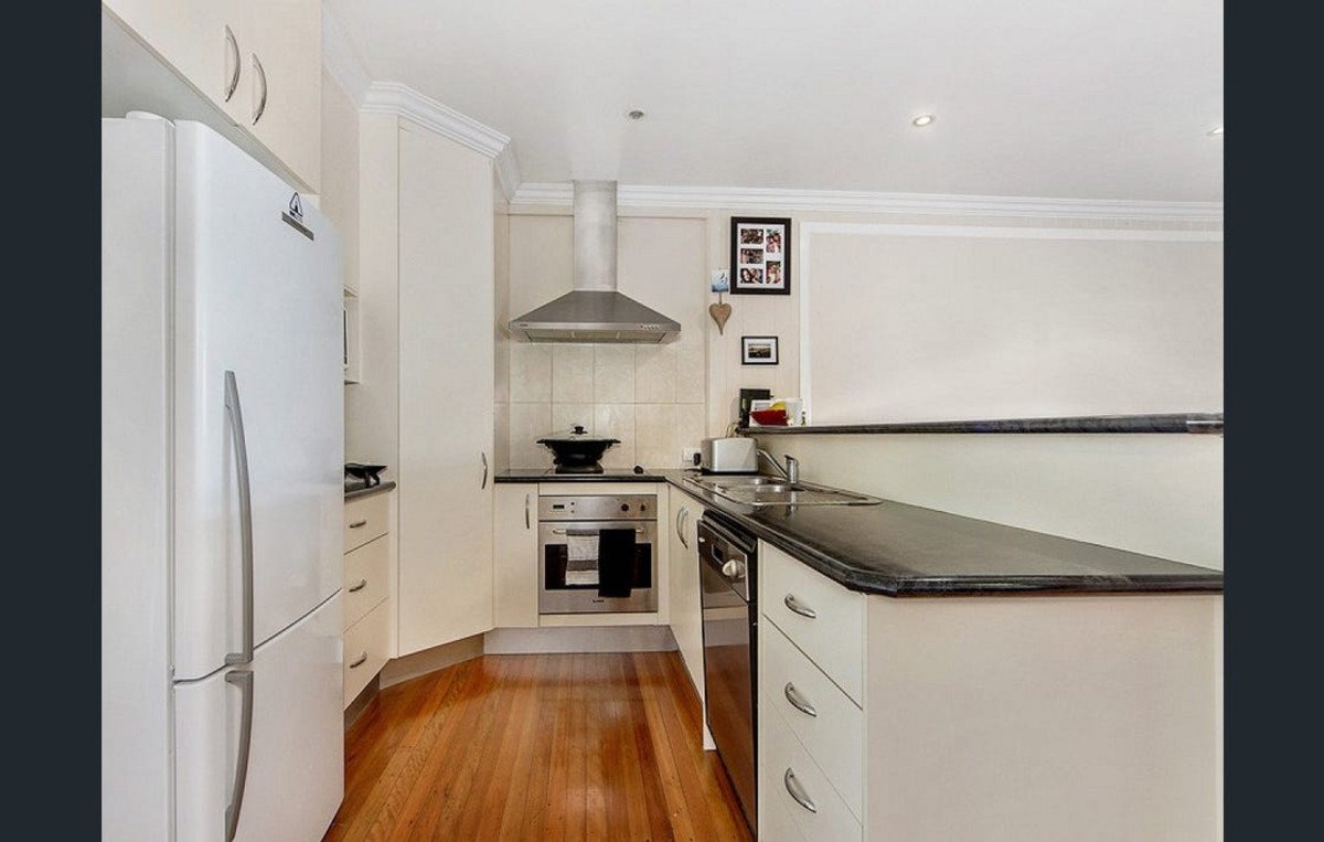 2/70 Hill Avenue Burleigh Heads 2