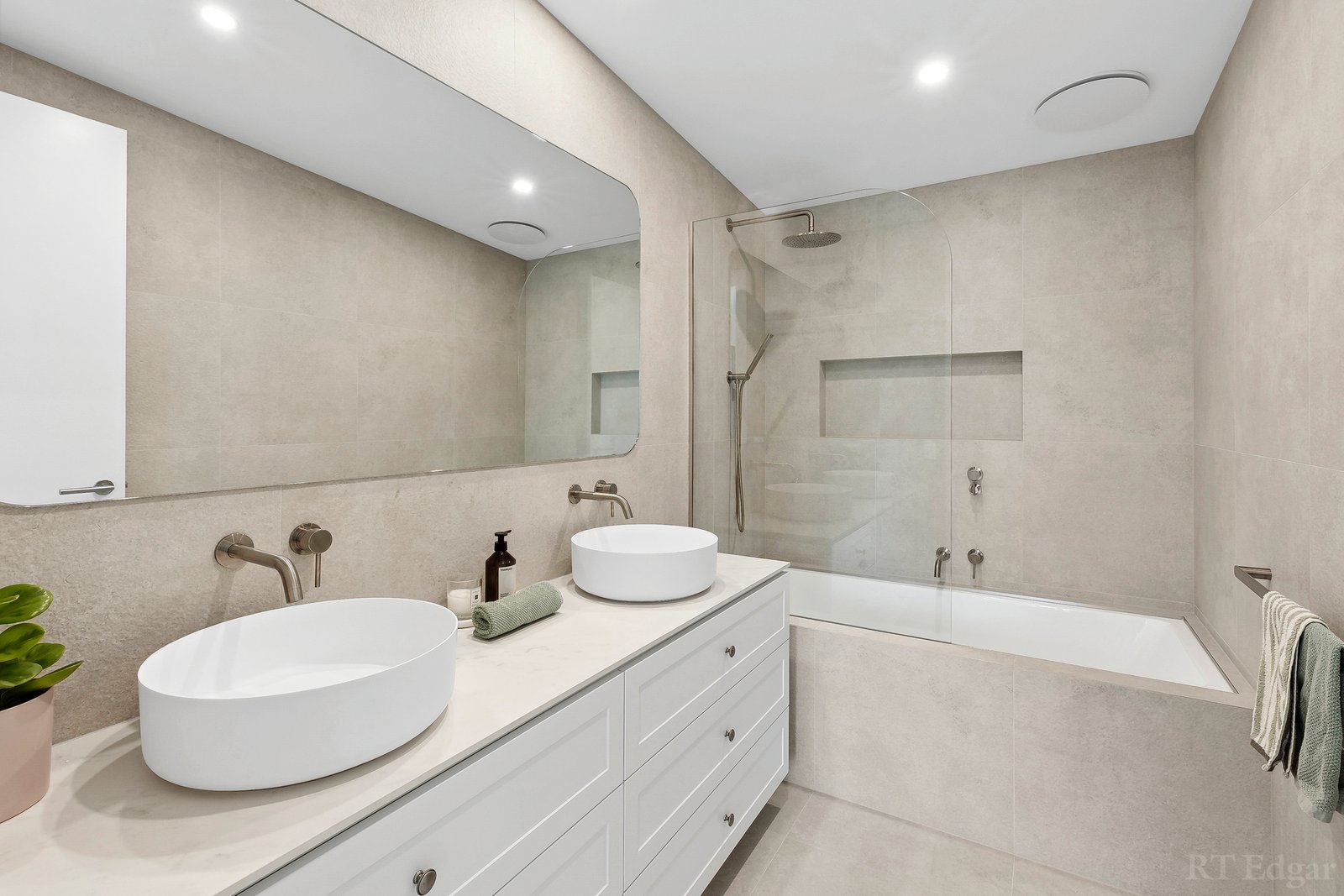 Real Estate and Property in 2/70 Mercer Street, Queenscliff, VIC