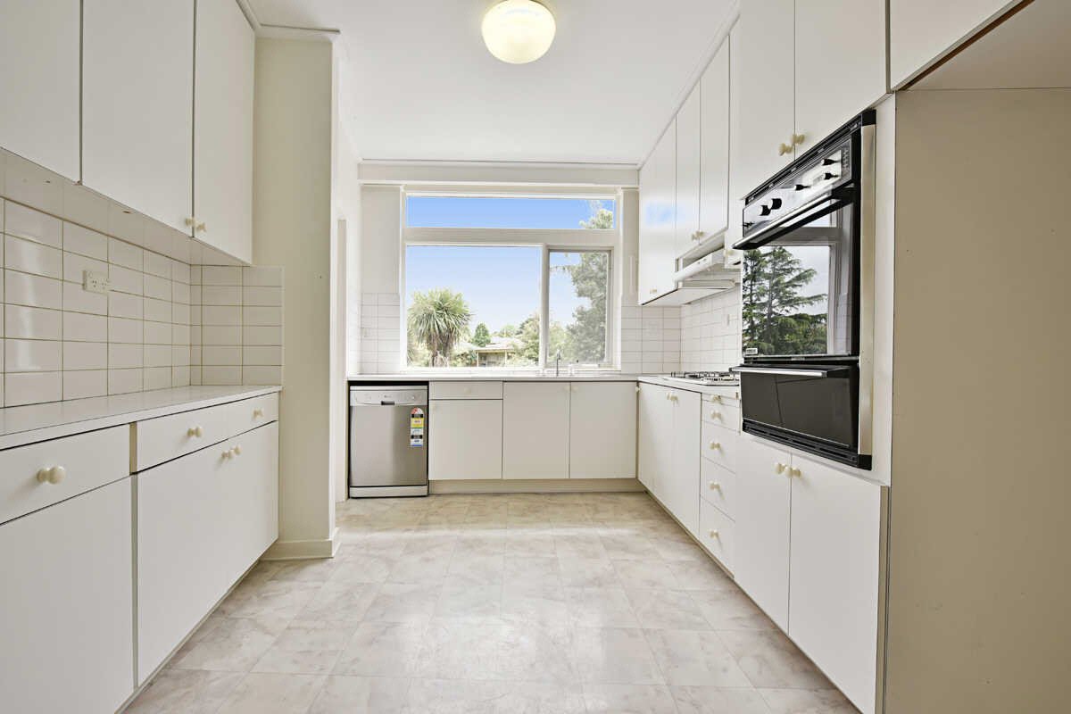 Gallery: 2/70 Orrong Crescent