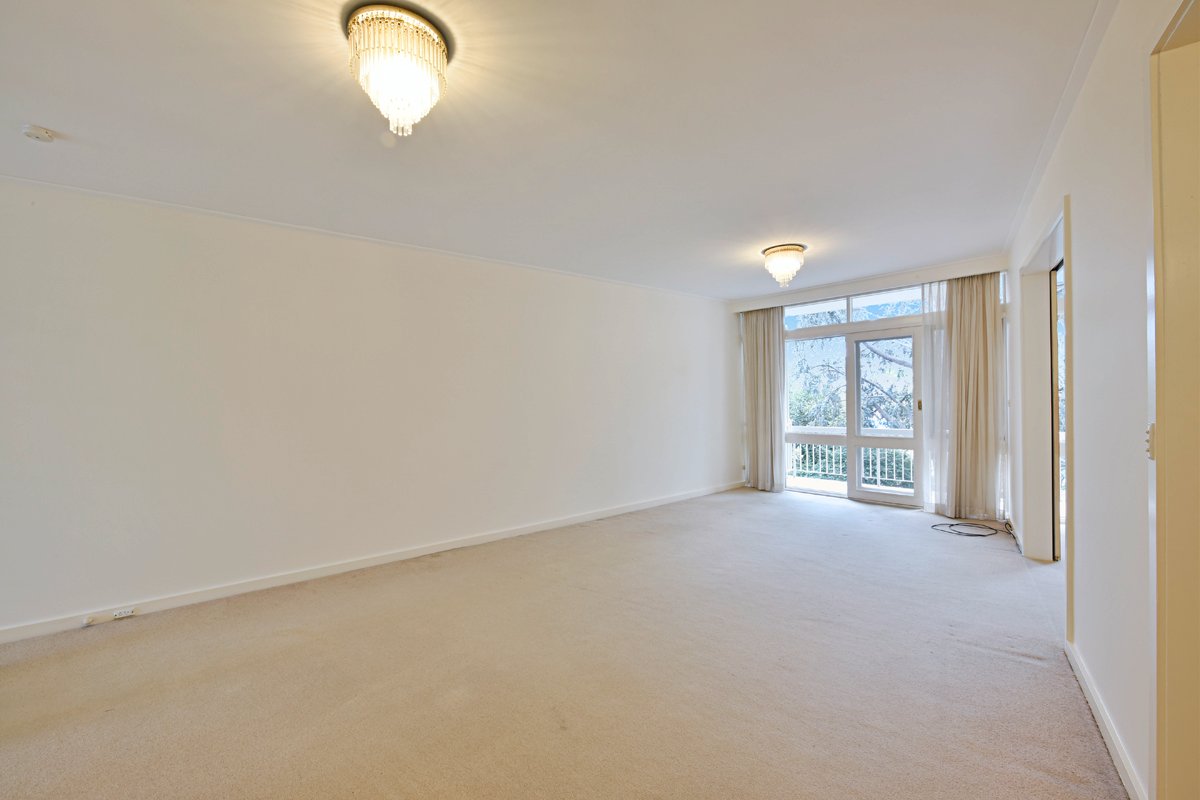 Gallery: 2/70 Orrong Crescent