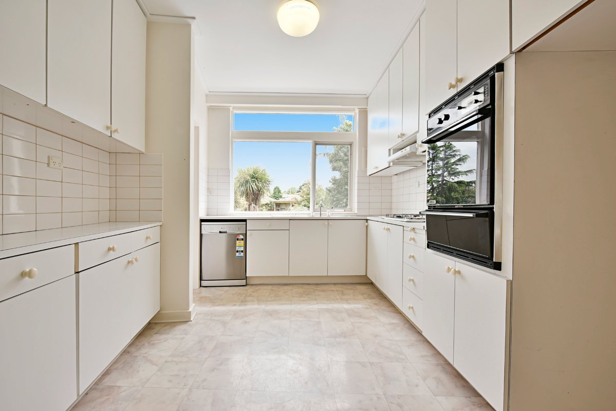 Gallery: 2/70 Orrong Crescent