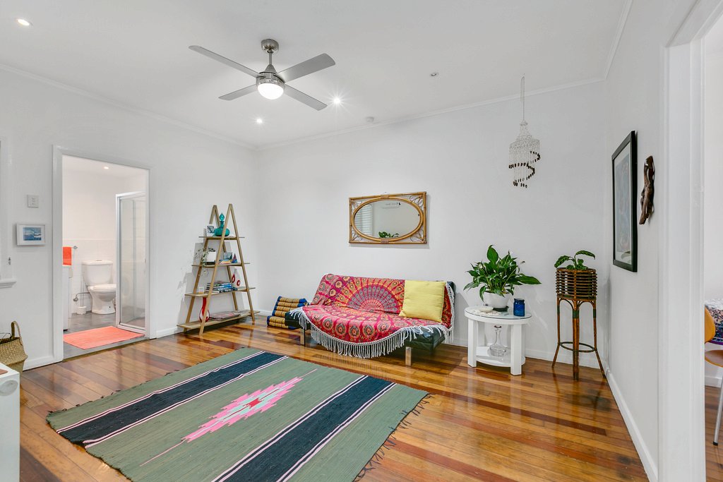 2/70 Stapylton Street COOLANGATTA 1