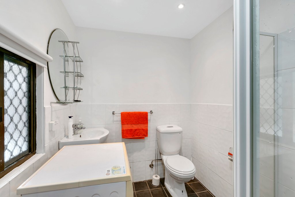 2/70 Stapylton Street COOLANGATTA 4