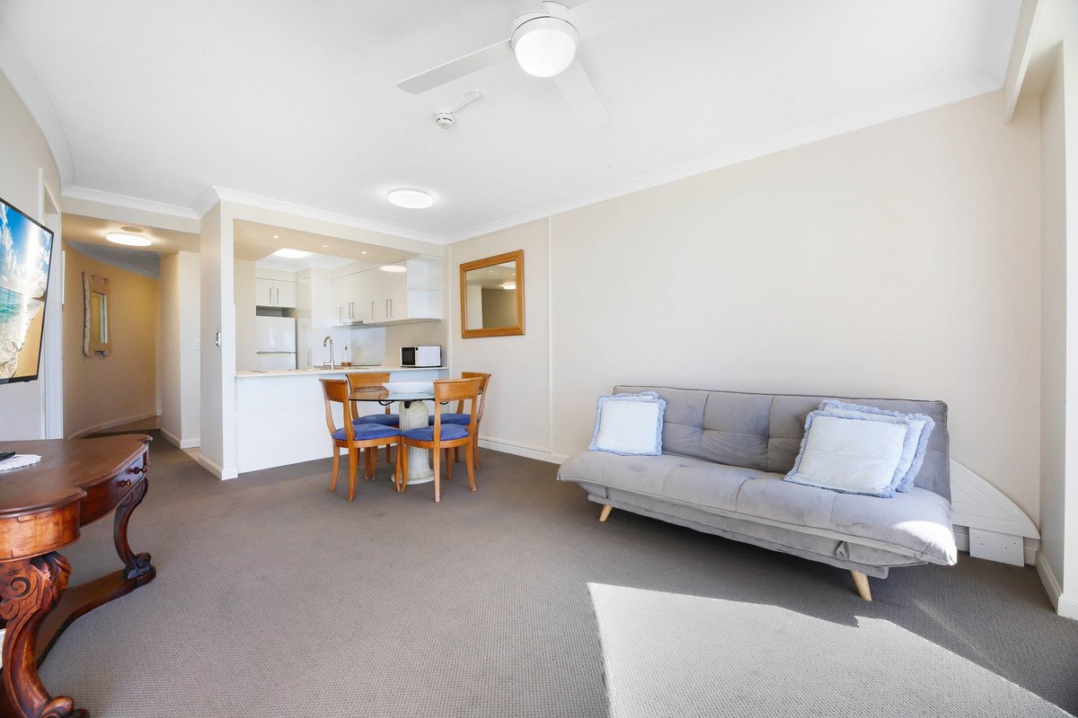 2703/220 The Esplanade Burleigh Heads 8