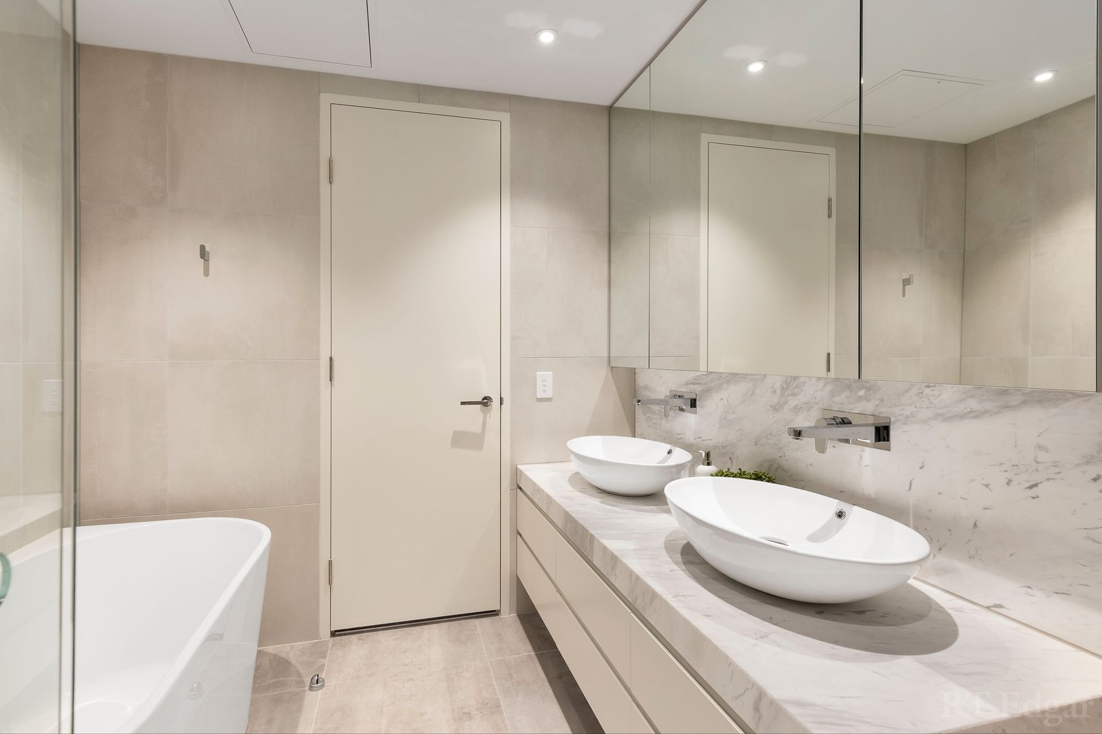 Real Estate and Property in 2/705 Orrong Road, Toorak, VIC