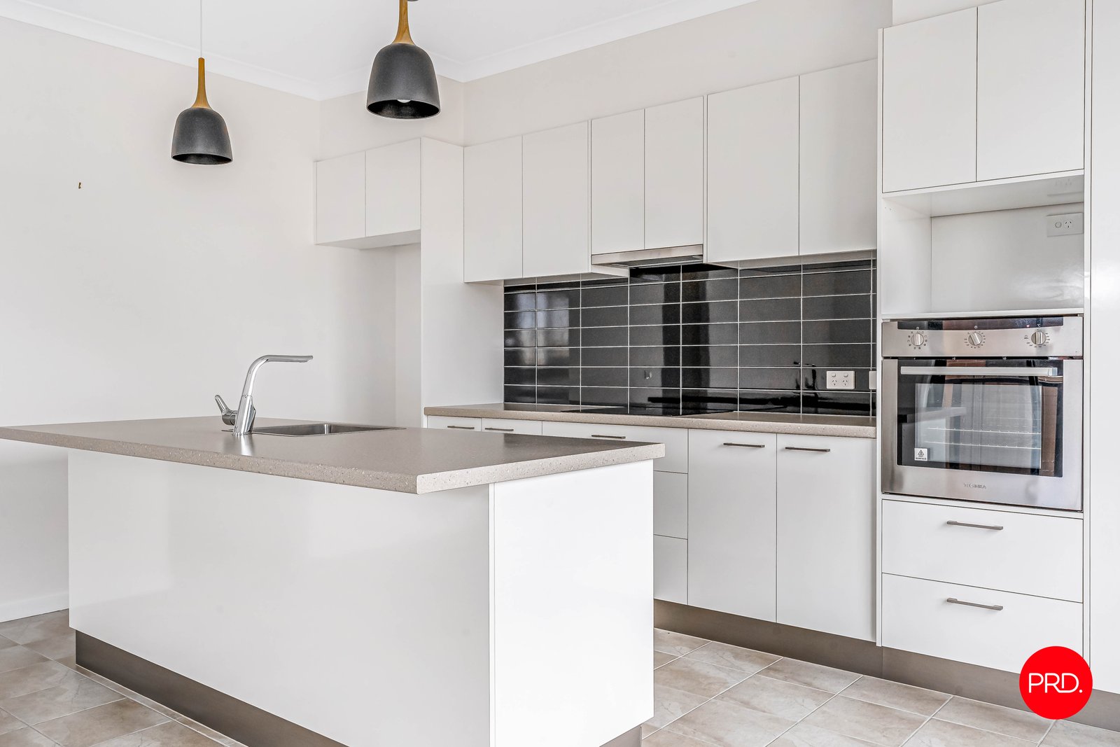 2/71 Allingham Street GOLDEN SQUARE 2