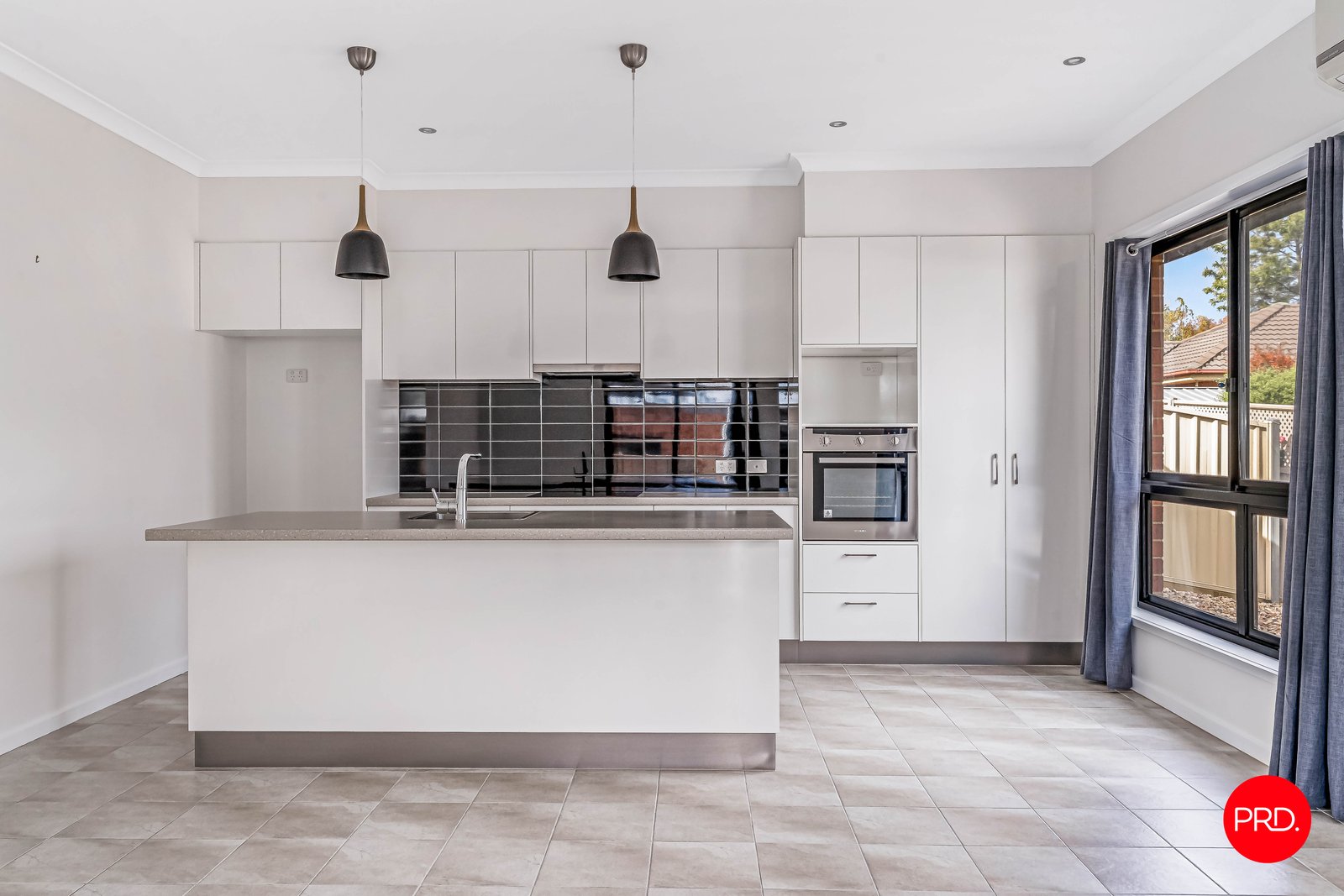 2/71 Allingham Street GOLDEN SQUARE 3