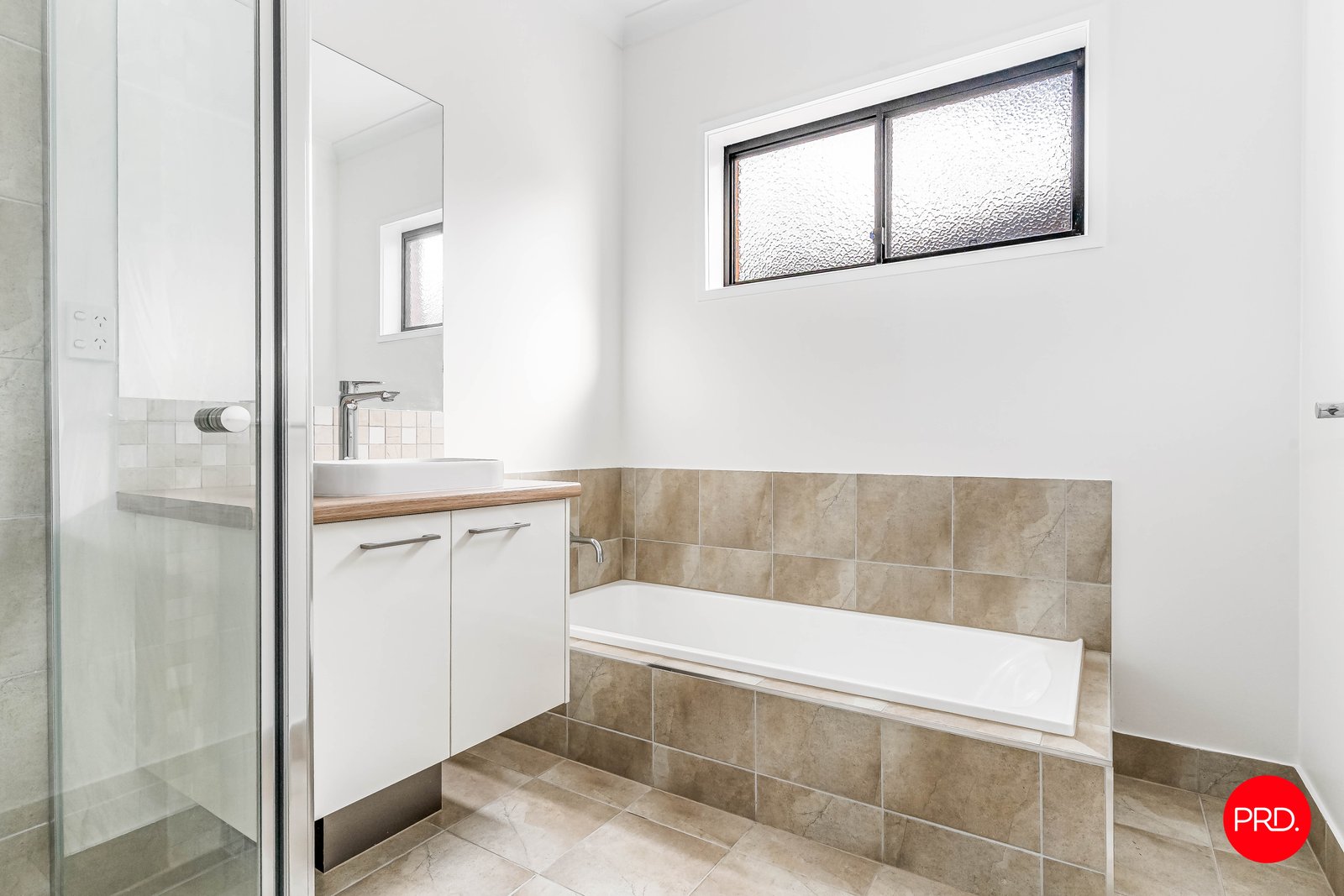 2/71 Allingham Street GOLDEN SQUARE 8