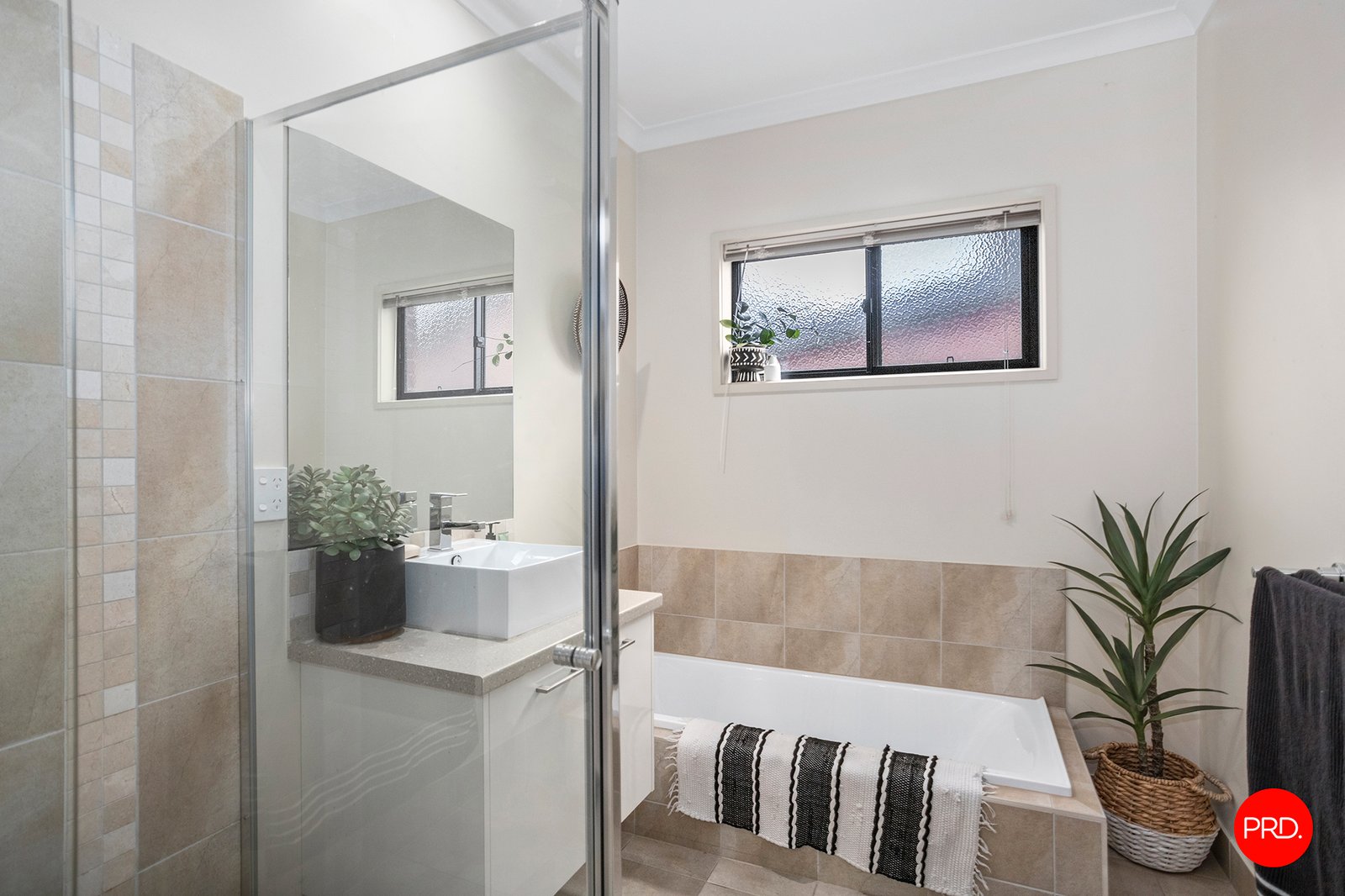 2/71 Allingham Street GOLDEN SQUARE 10