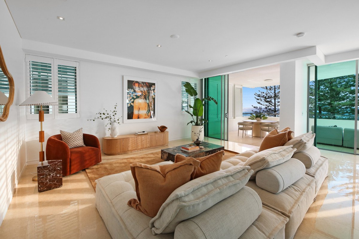 27/106 The Esplanade Burleigh Heads 3