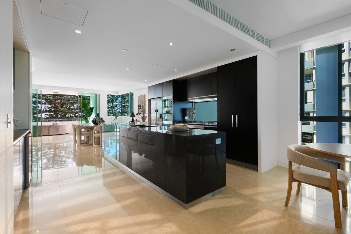 27/106 The Esplanade Burleigh Heads 7