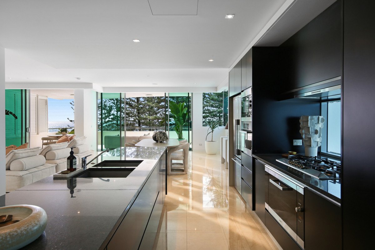 27/106 The Esplanade Burleigh Heads 8