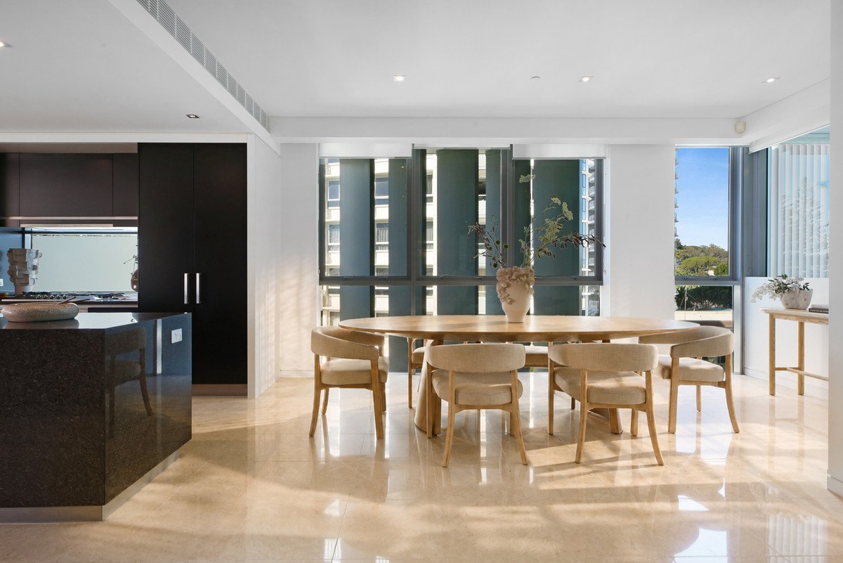 27/106 The Esplanade Burleigh Heads 9