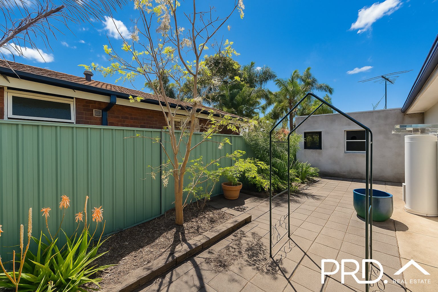 2/711 Henry Lawson Drive EAST HILLS 6