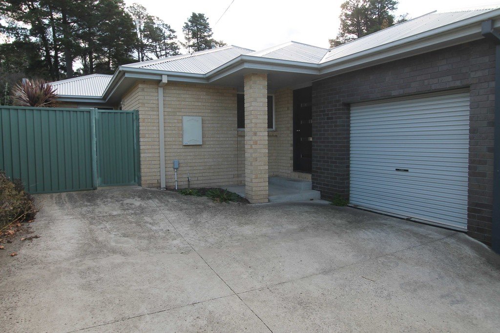 2/712 Geelong Road CANADIAN 1