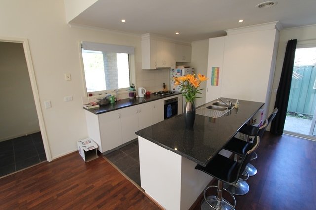 2/712 Geelong Road CANADIAN 4