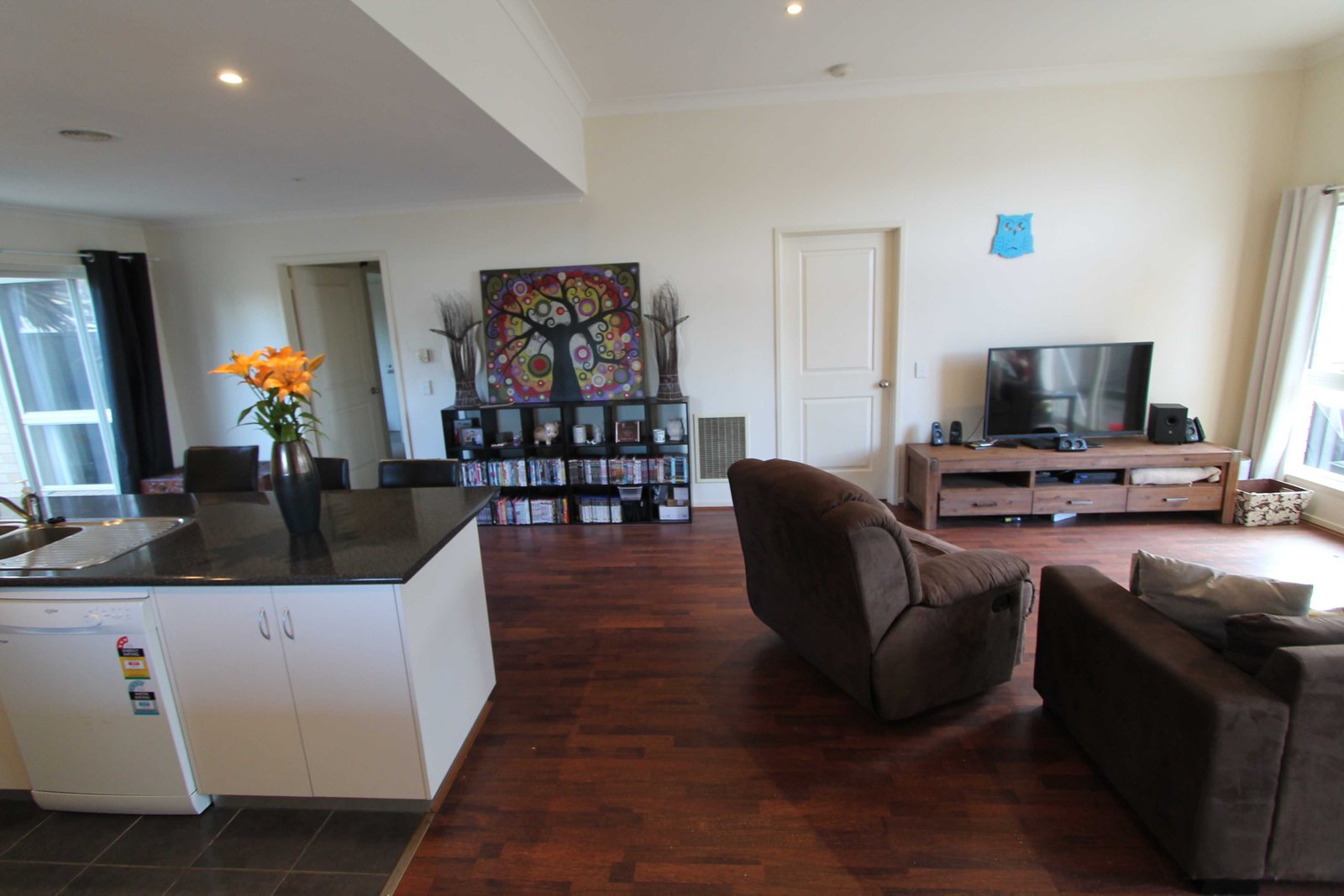 2/712 Geelong Road CANADIAN 5