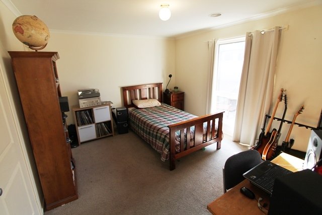 2/712 Geelong Road CANADIAN 8