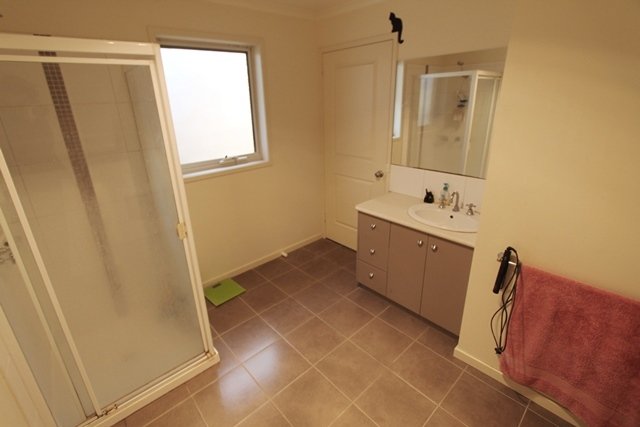 2/712 Geelong Road CANADIAN 10