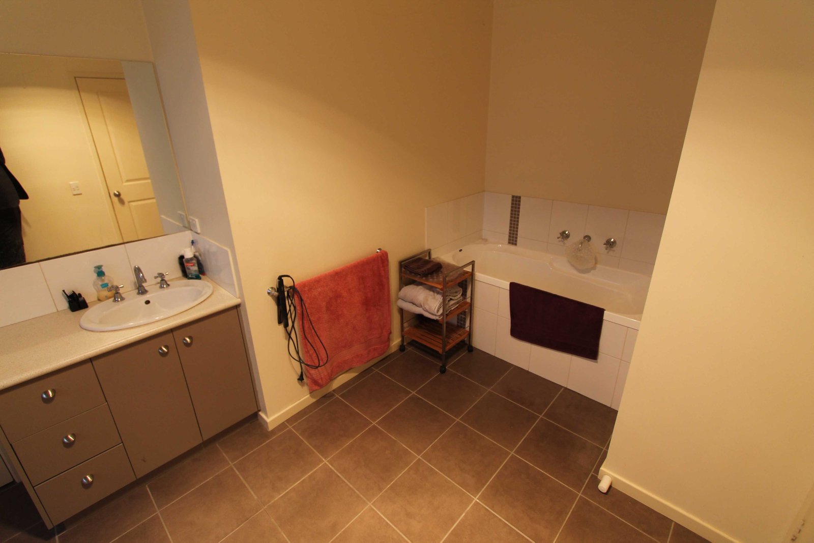 2/712 Geelong Road CANADIAN 12