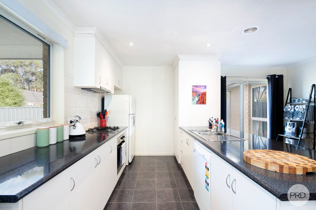 2/712 Geelong Road CANADIAN 2