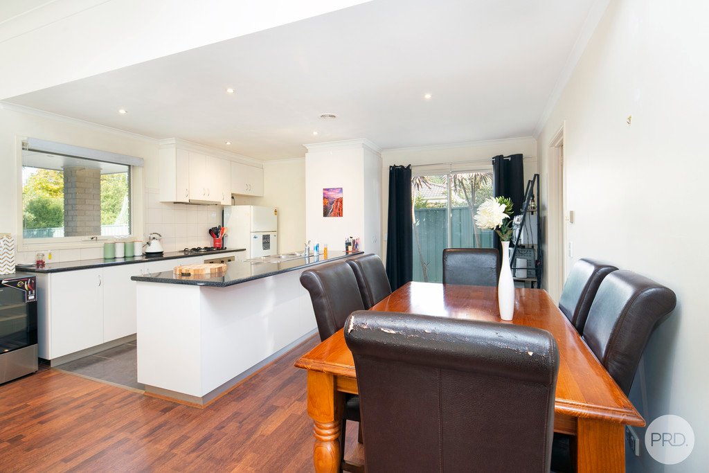 2/712 Geelong Road CANADIAN 3