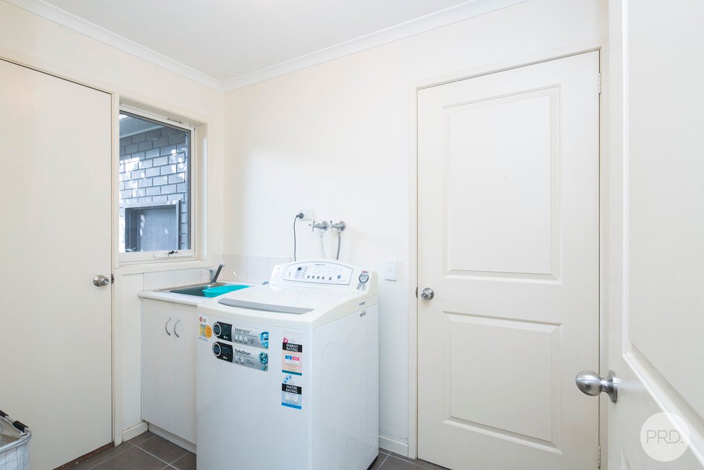 2/712 Geelong Road CANADIAN 8