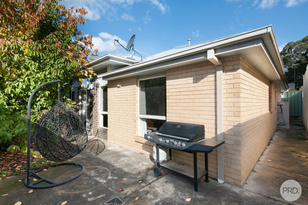 2/712 Geelong Road CANADIAN 9