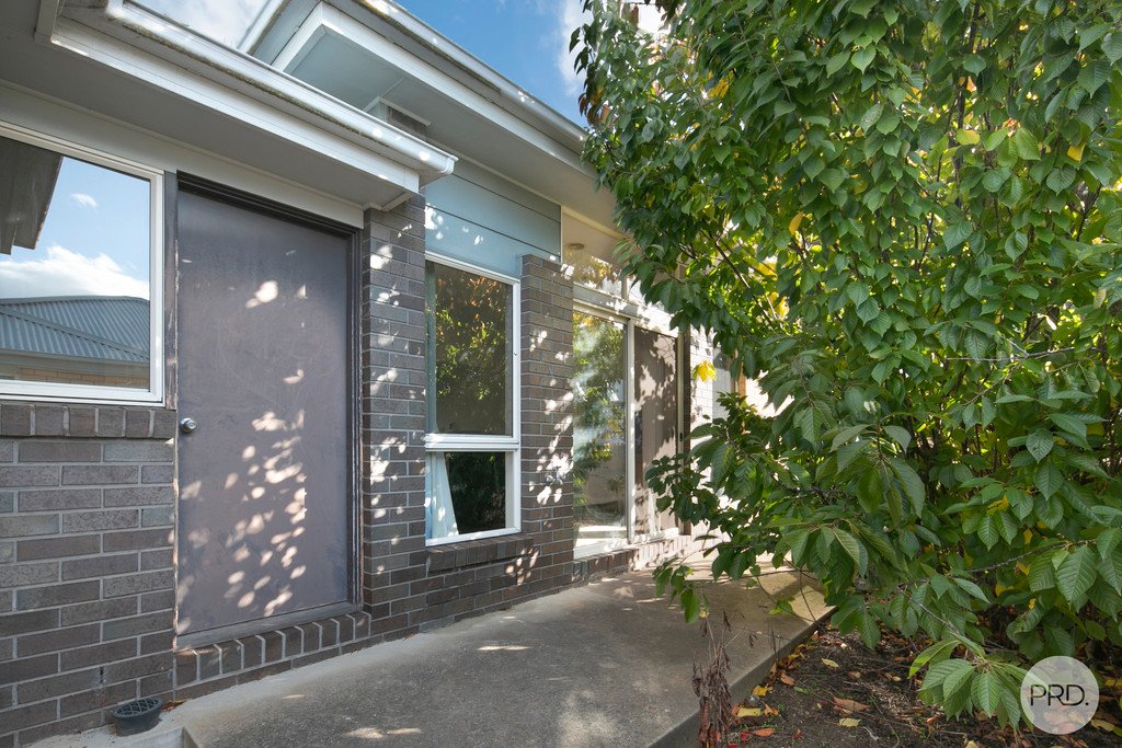 2/712 Geelong Road CANADIAN 10