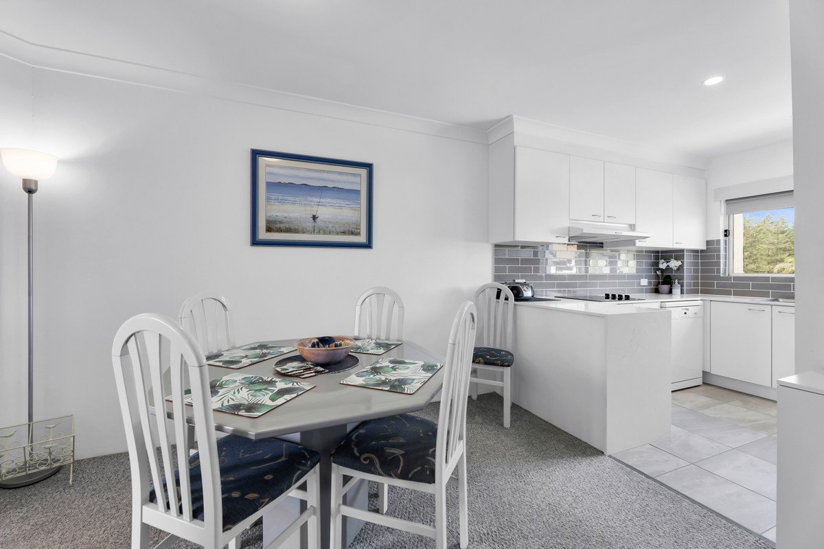 27/136 The Esplanade Burleigh Heads 8