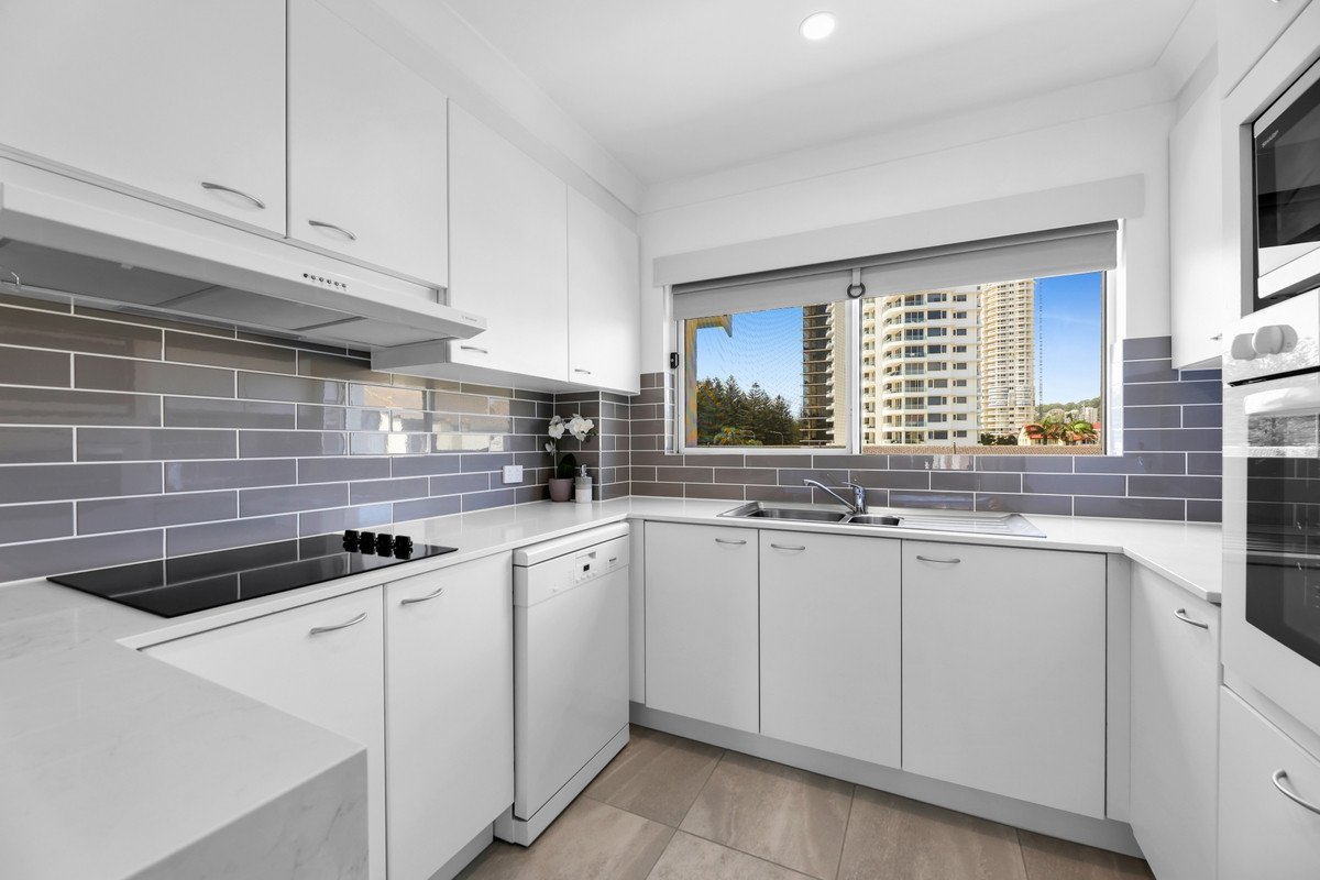 27/136 The Esplanade Burleigh Heads 9