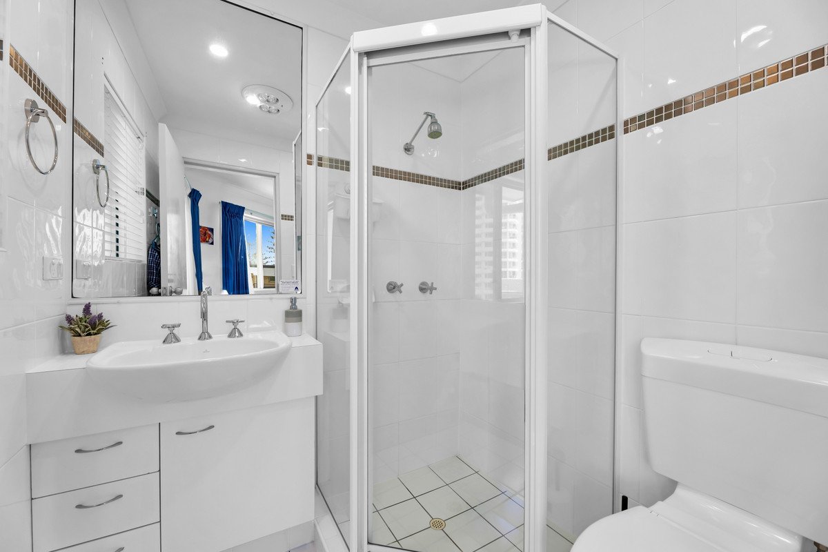 27/136 The Esplanade Burleigh Heads 13