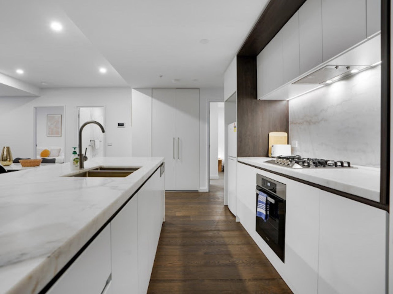 Gallery: 2713/828 Whitehorse Road