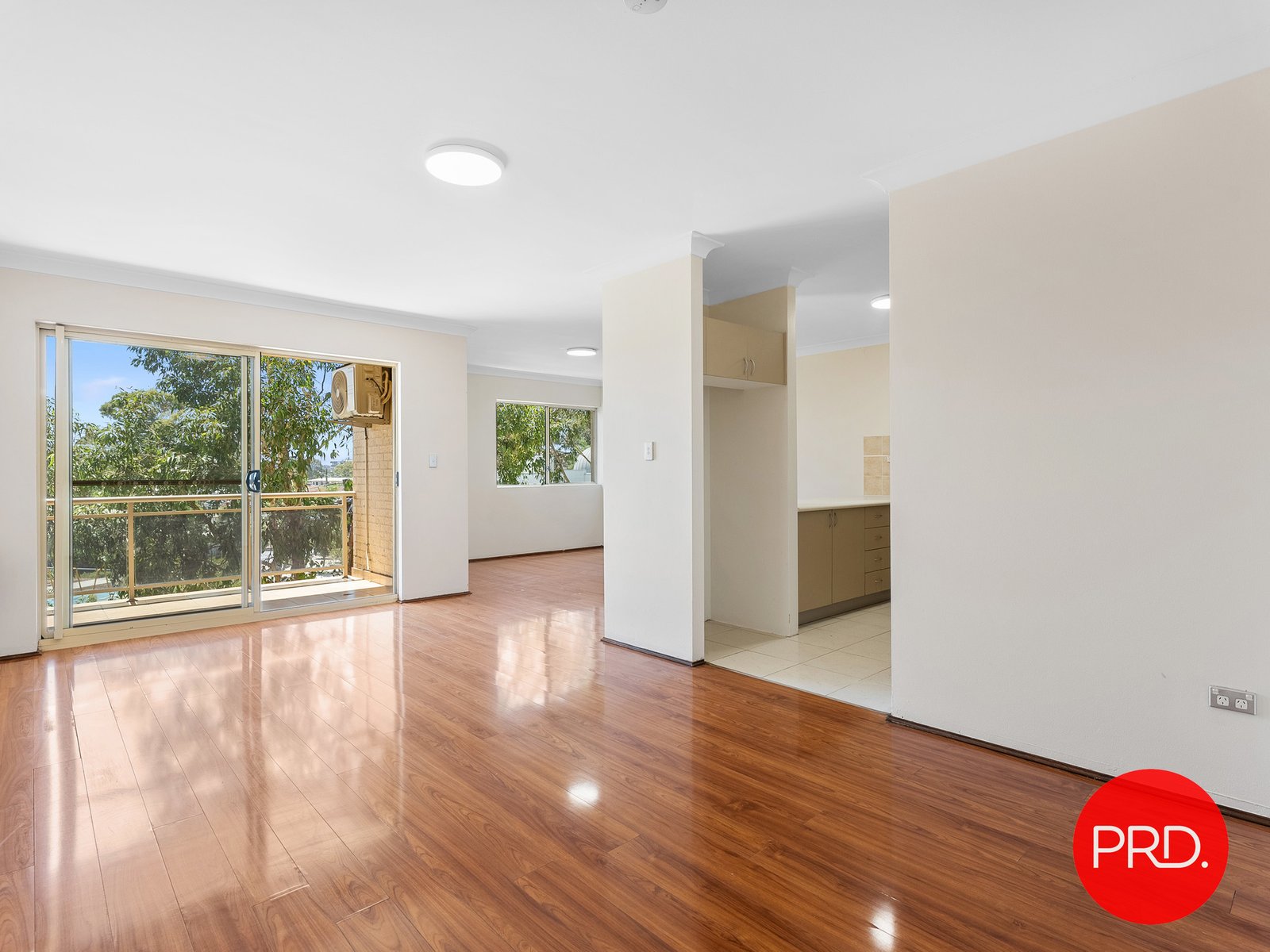 27/14-18 Fourth Avenue BLACKTOWN 2