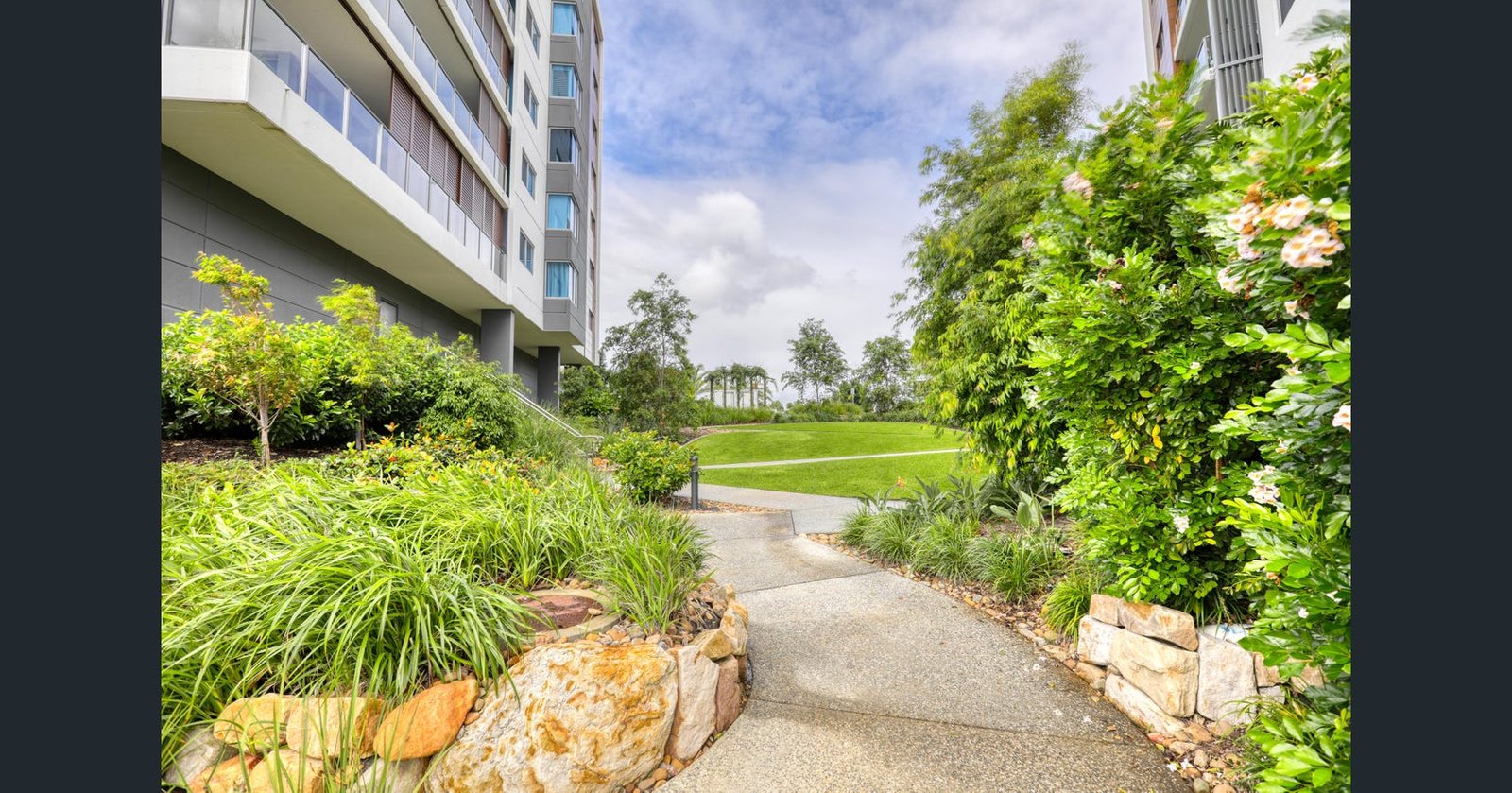 2715/397 Christine Avenue VARSITY LAKES 12