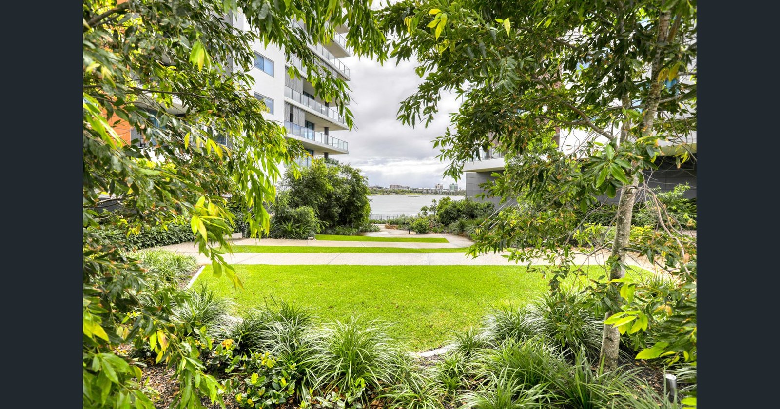 2715/397 Christine Avenue VARSITY LAKES 13