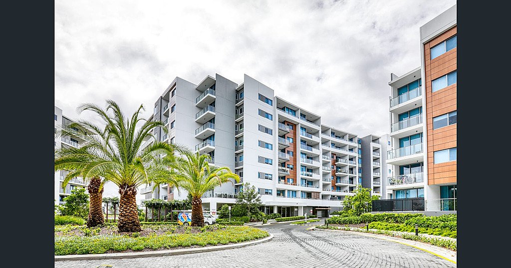 2715/397 Christine Avenue VARSITY LAKES 16