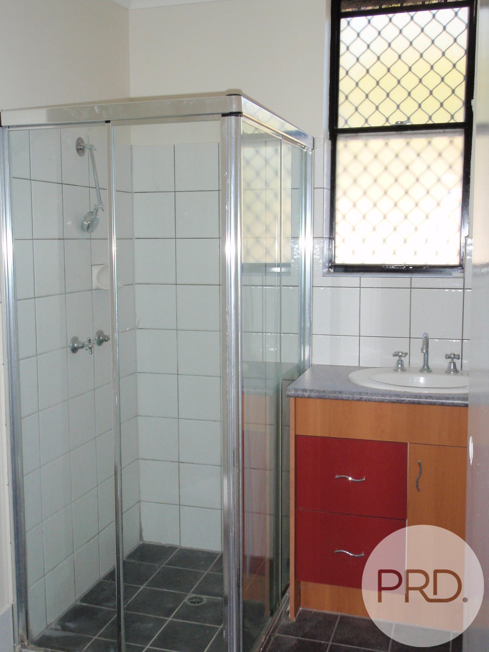 2/72 Jenner Street NUNDAH 4