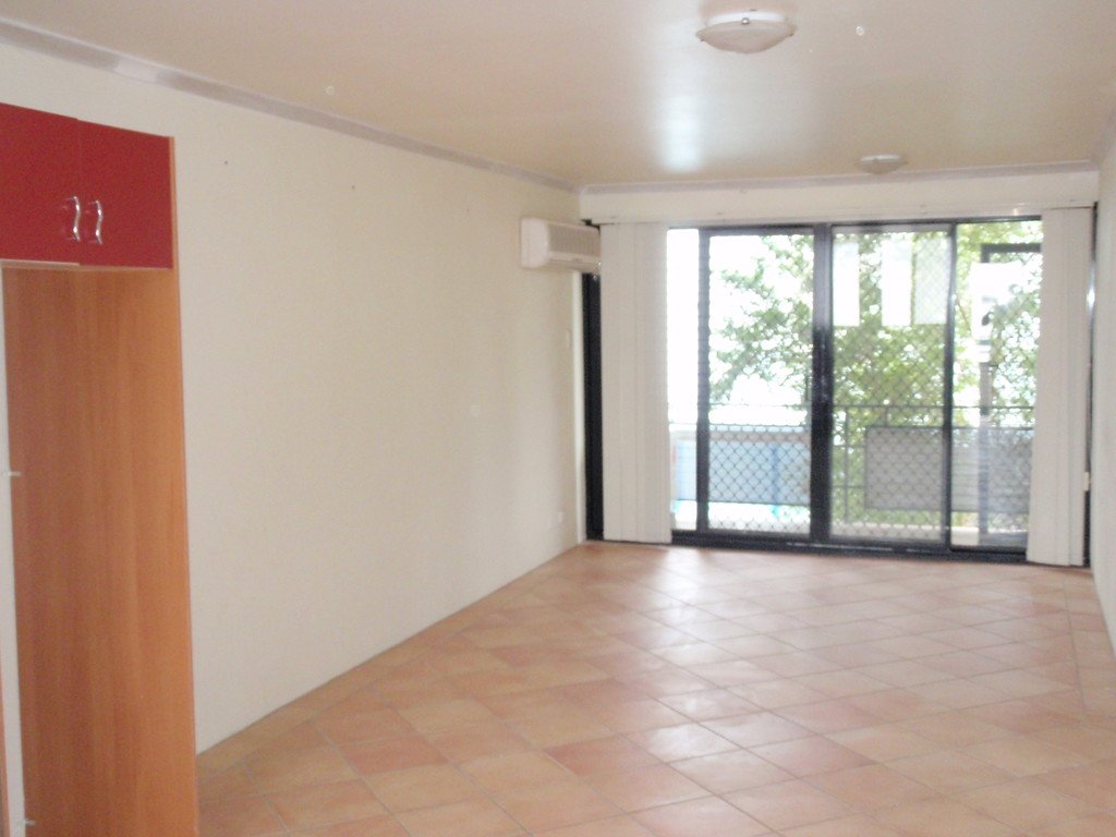 2/72 Jenner Street NUNDAH 2