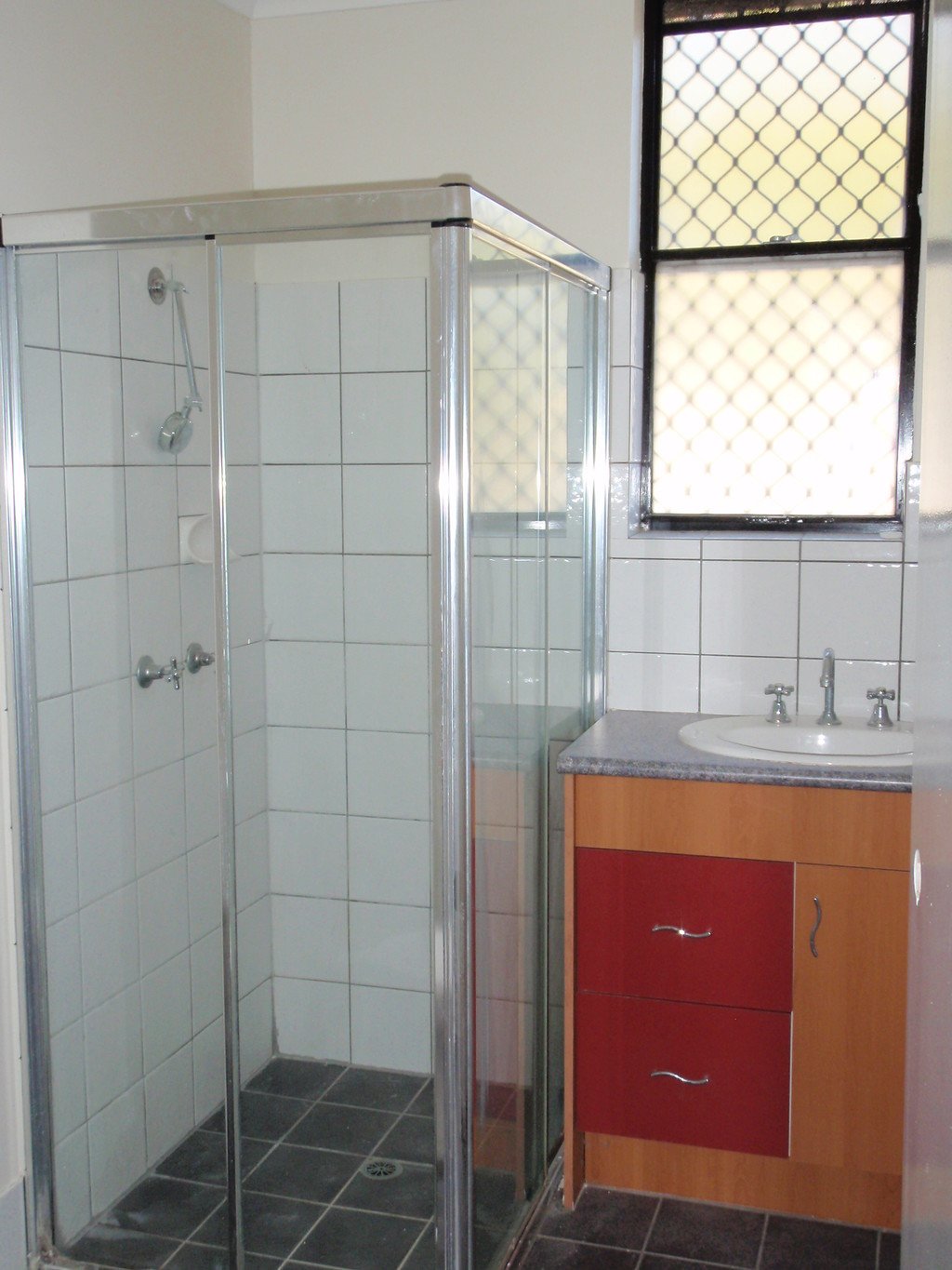 2/72 Jenner Street NUNDAH 4