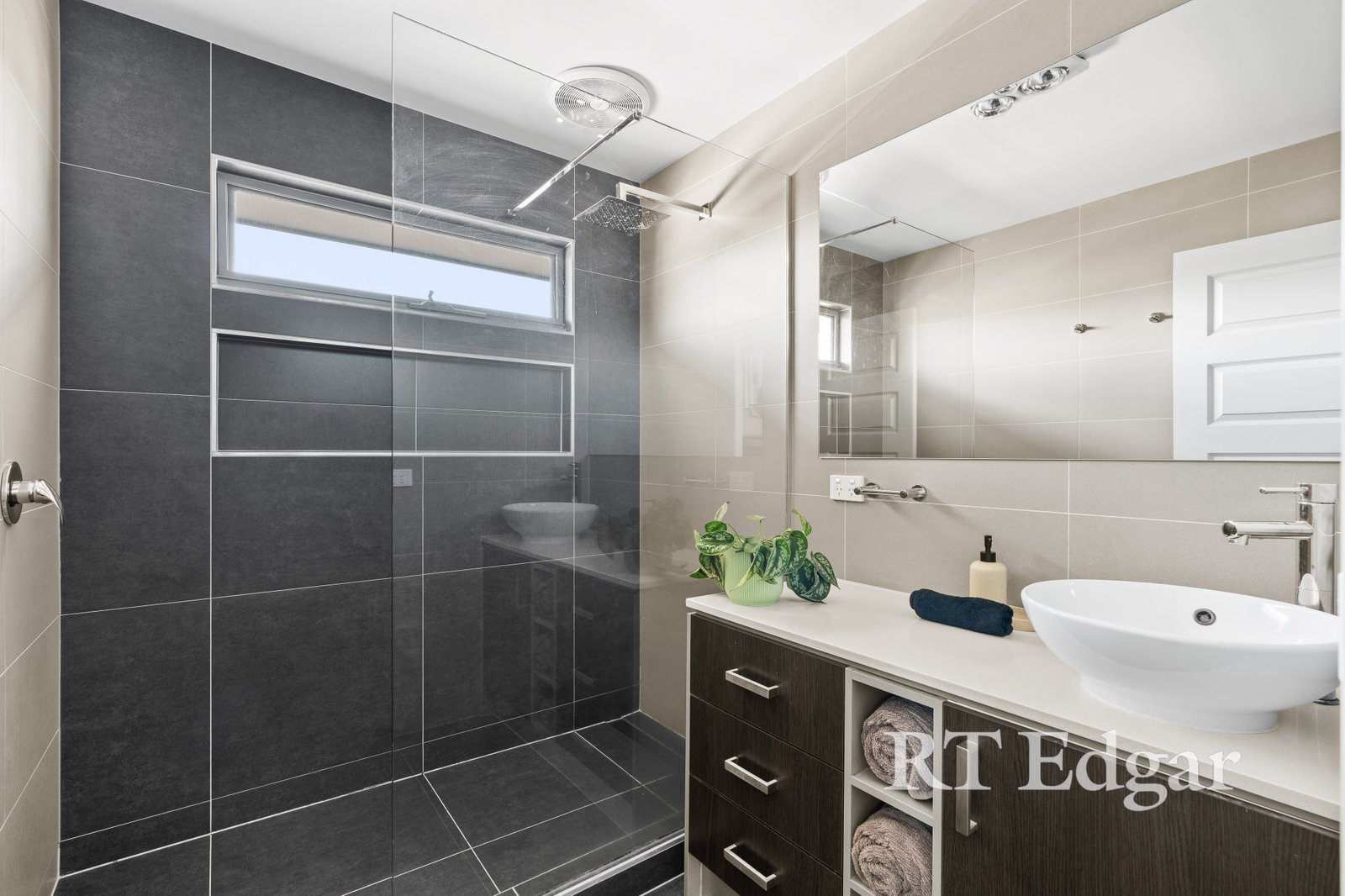 Real Estate and Property in 2/72 Liston Avenue, Reservoir, VIC