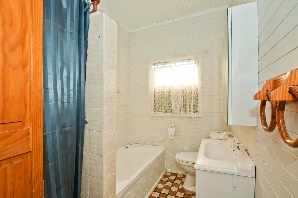 272 Northcliffe Drive LAKE HEIGHTS 4