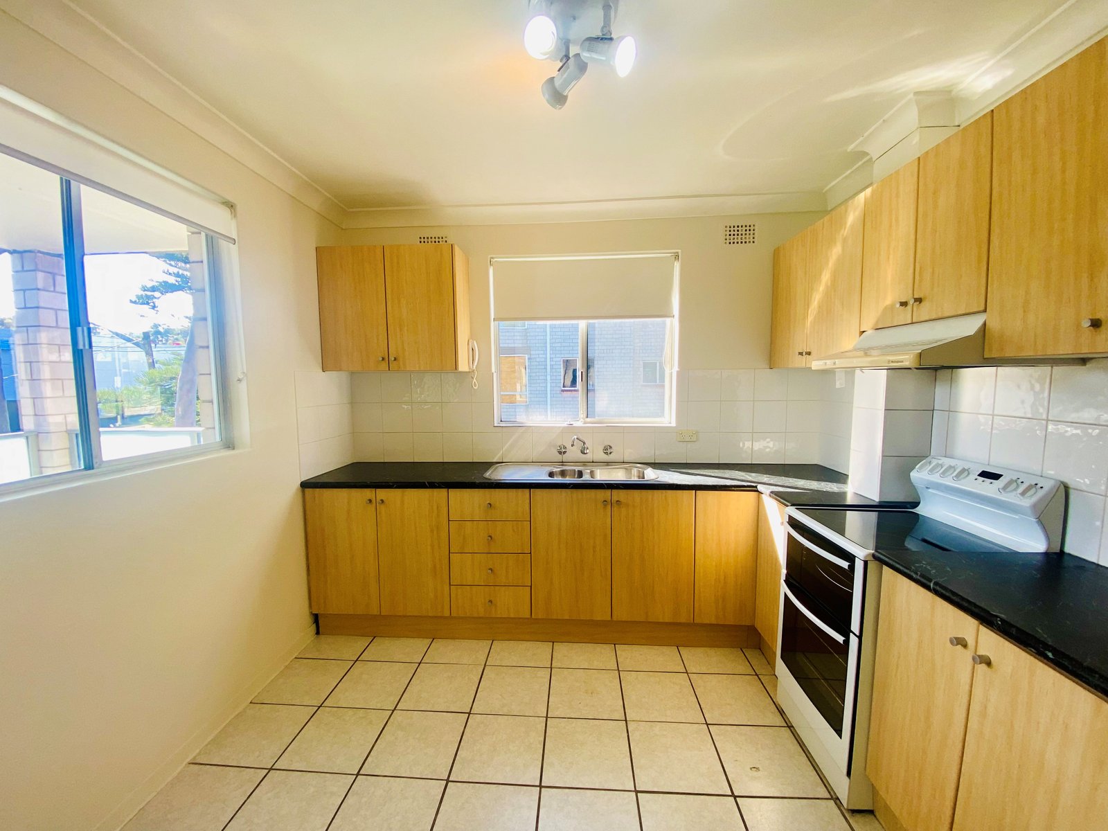 27/28 Port Hacking Road SYLVANIA 3