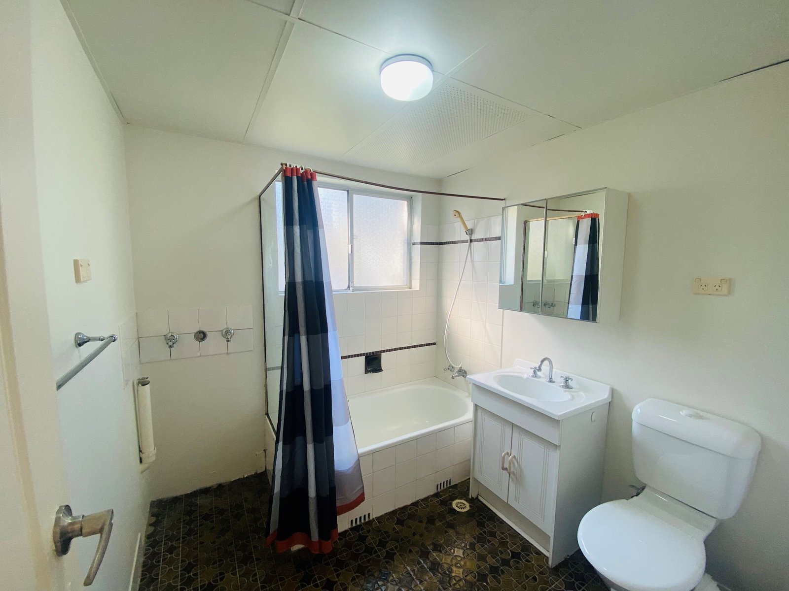 27/28 Port Hacking Road SYLVANIA 5