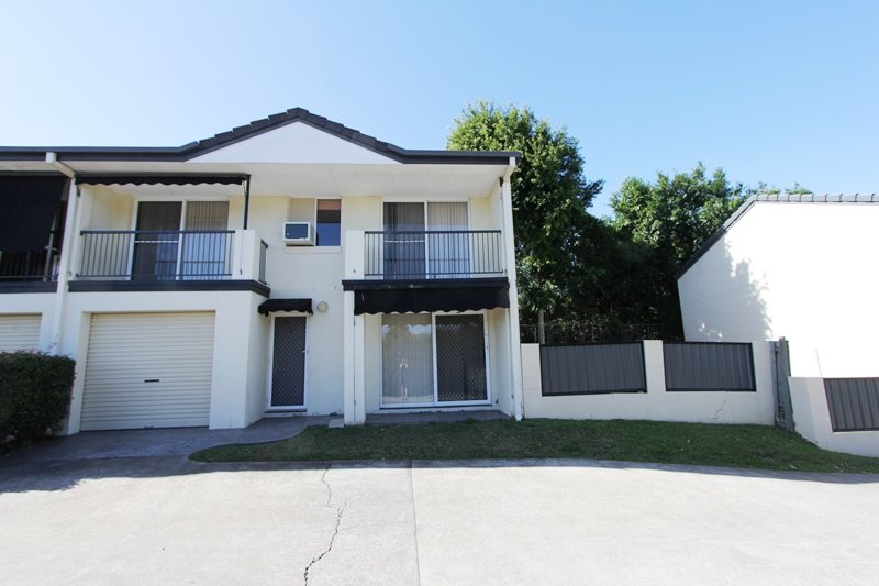 2/74 Pohlman Street SOUTHPORT 2